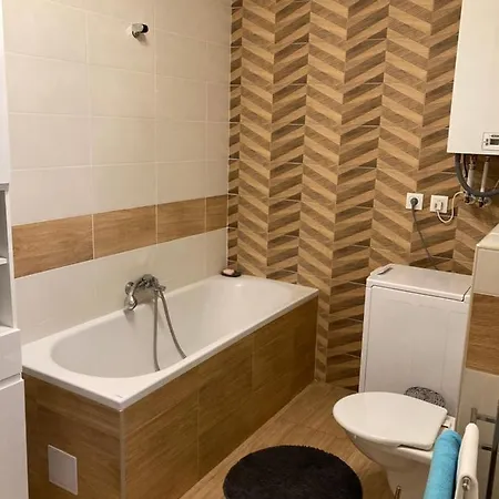 Apartman Lara דירה